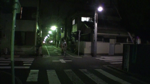 一時停止のある交差点（夜間）